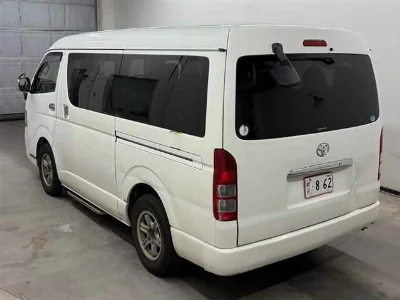 TOYOTA HIACE