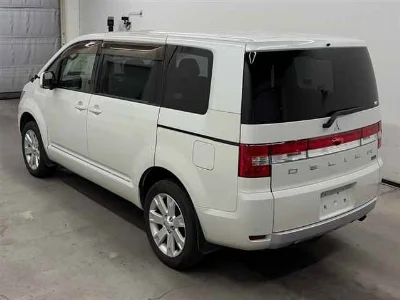 MITSUBISHI DELICA D5