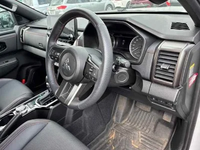 MITSUBISHI TRITON