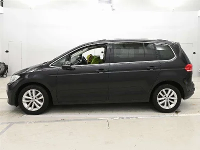 VOLKSWAGEN GOLF TOURAN