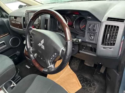 MITSUBISHI DELICA D5