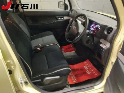 TOYOTA PIXIS SPACE