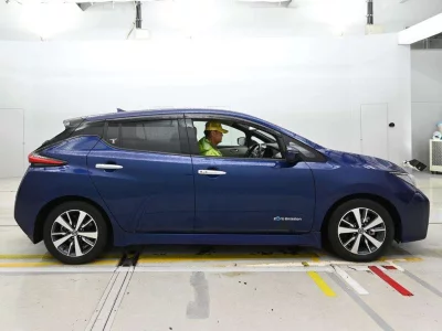 NISSAN LEAF