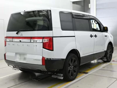 MITSUBISHI DELICA D5