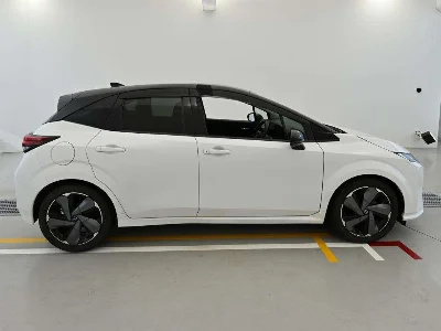 NISSAN AURA