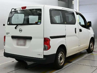 NISSAN NV200