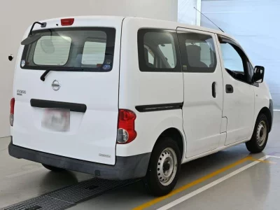 NISSAN NV200