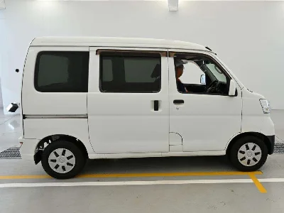 TOYOTA PIXIS VAN