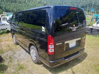 TOYOTA HIACE VAN