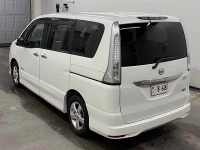 NISSAN SERENA