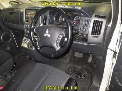 MITSUBISHI DELICA D5