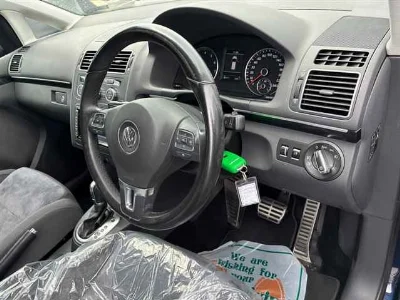 VOLKSWAGEN GOLF TOURAN