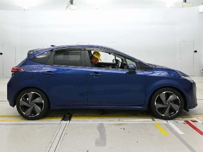 NISSAN AURA