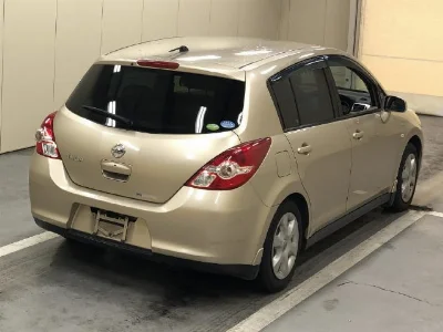 NISSAN TIIDA