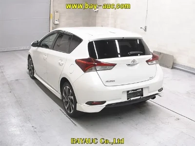 TOYOTA AURIS