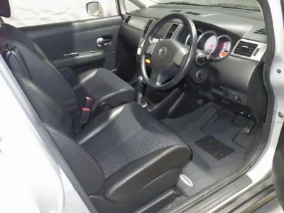 NISSAN TIIDA