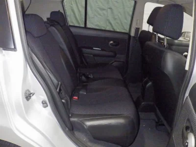 NISSAN TIIDA