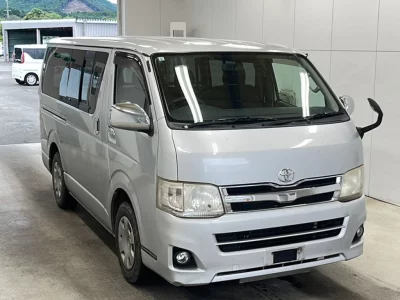 TOYOTA HIACE VAN