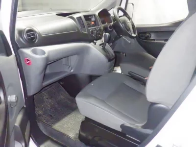 NISSAN NV200