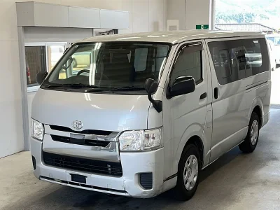 TOYOTA REGIUS VAN