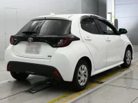 Цена авто Toyota Yaris с аукционов Японии, номер кузова MXPH10, пробег 85 000, оценка 3