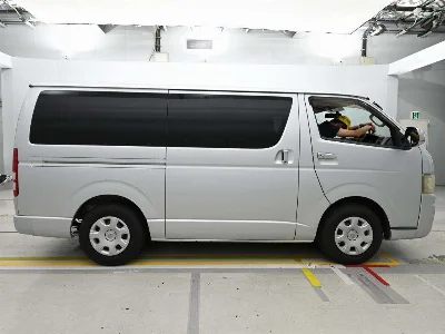 TOYOTA REGIUS VAN