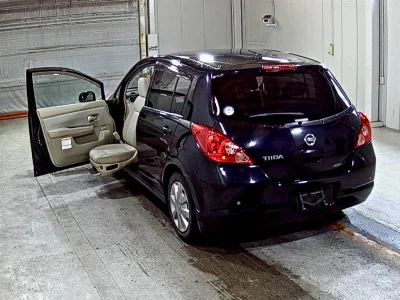 NISSAN TIIDA