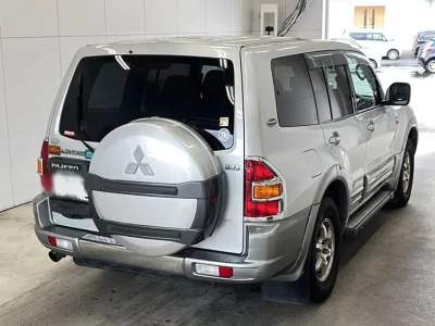 MITSUBISHI PAJERO