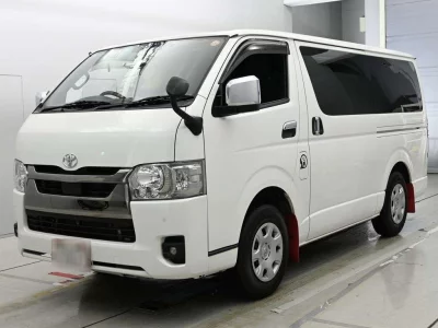 TOYOTA HIACE VAN