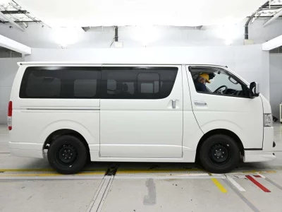 TOYOTA HIACE VAN
