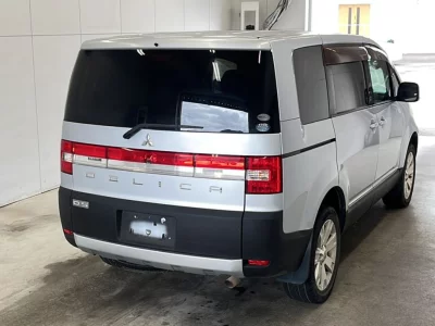 MITSUBISHI DELICA D5