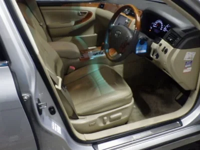 TOYOTA CROWN MAJESTA