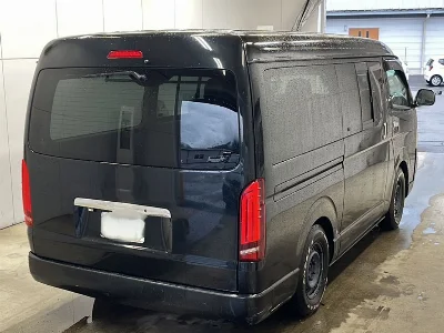 TOYOTA HIACE VAN