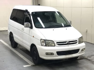 TOYOTA NOAH