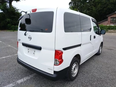 NISSAN NV200
