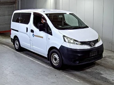 NISSAN NV200