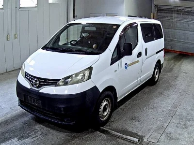 NISSAN NV200