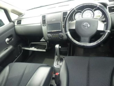 NISSAN TIIDA
