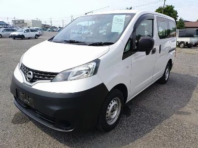 NISSAN NV200