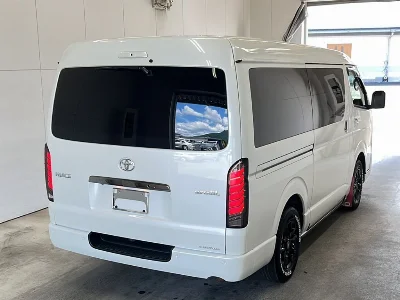 TOYOTA HIACE VAN