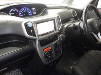 MITSUBISHI DELICA D2