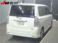 Цена авто Toyota Voxy с аукционов Японии, номер кузова ZRR70W, пробег 161 000, оценка 2
