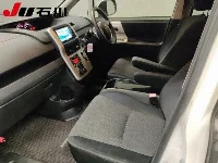 Цена авто Toyota Voxy с аукционов Японии, номер кузова ZRR70W, пробег 161 000, оценка 2