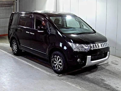 MITSUBISHI DELICA D5