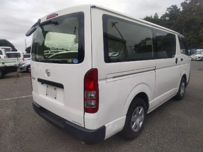 TOYOTA HIACE VAN