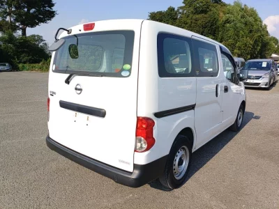 NISSAN NV200
