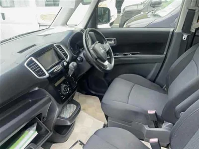 MITSUBISHI DELICA D2