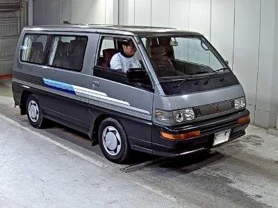 MITSUBISHI DELICA WAGON