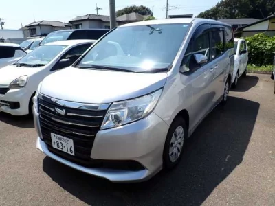TOYOTA NOAH