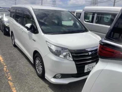 TOYOTA NOAH